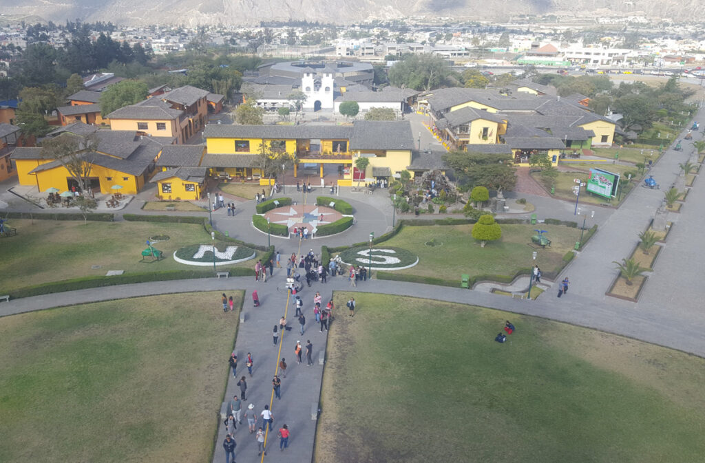 Vista desde el Monumento Mitad del Mundo